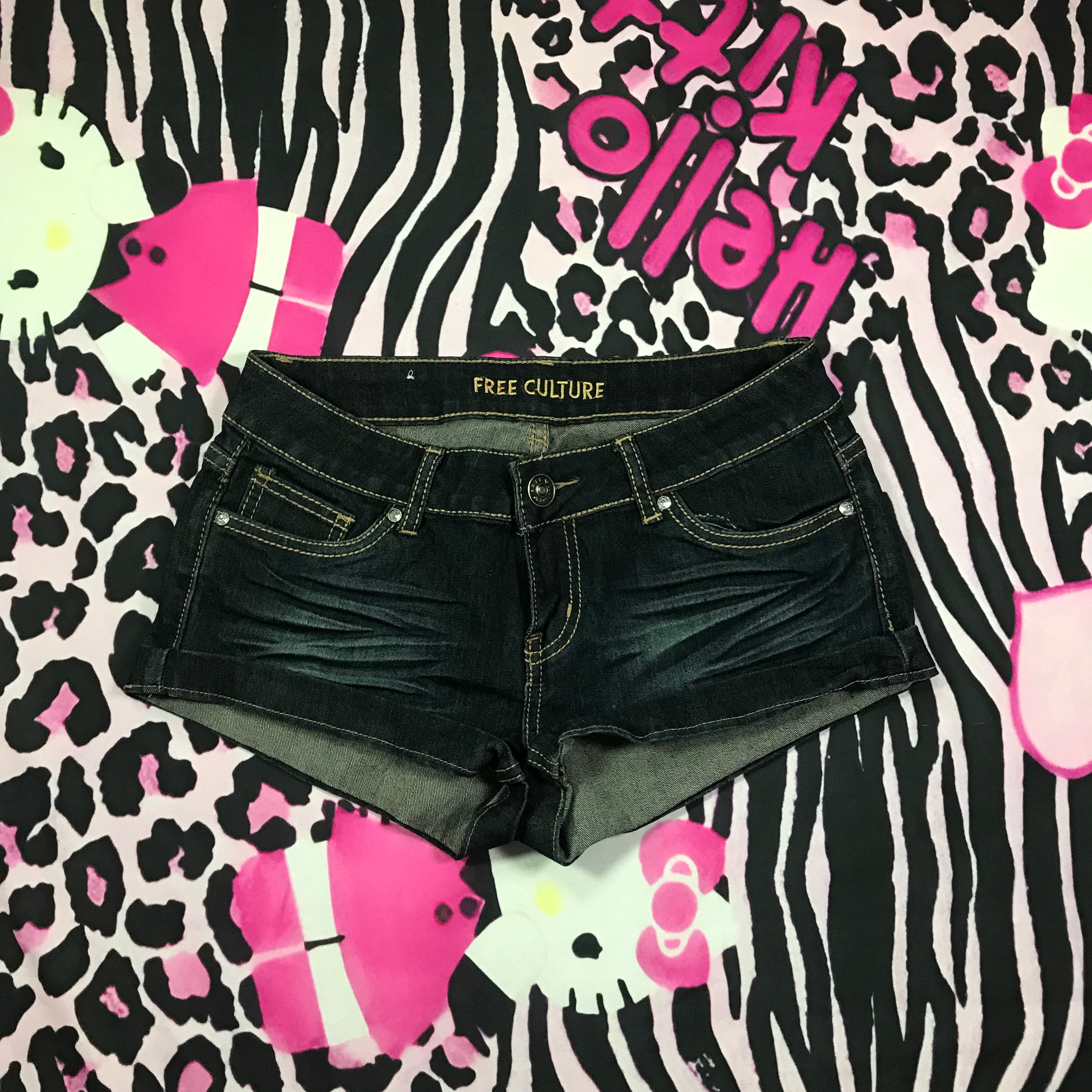 Free Culture Lowrise Shorts